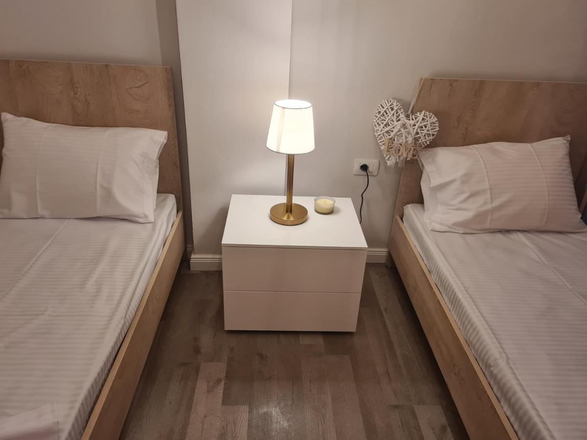 Old Beach Apartment Vlora Экстерьер фото