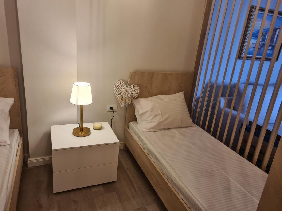 Old Beach Apartment Vlora Экстерьер фото